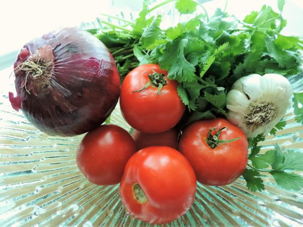 Fresh Summer Tomato Salsa Ingredients